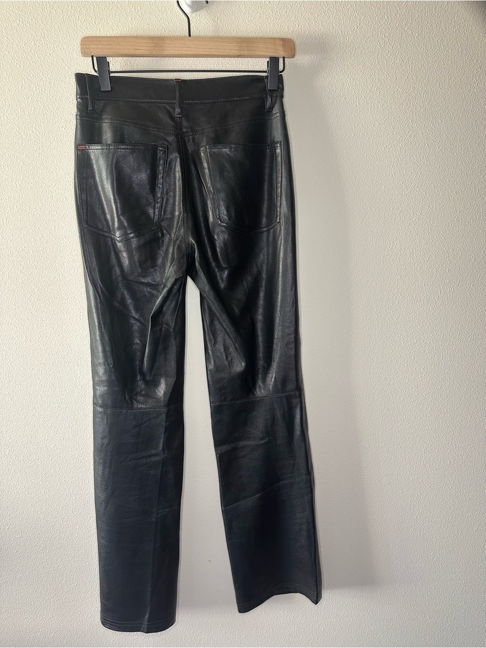 Alice + Olivia AMAZING VEGAN LEATHER BOYFRIEND PANT black size 25 - Picture 3 of 9